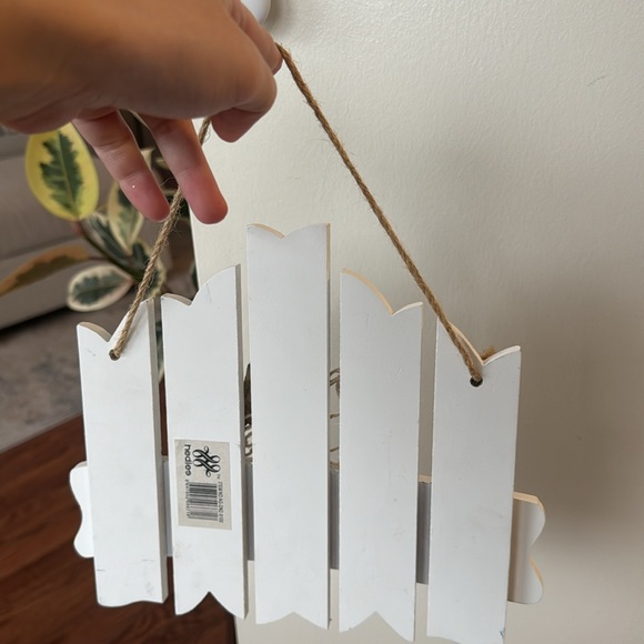 Welcome sign - Picture 2 of 3